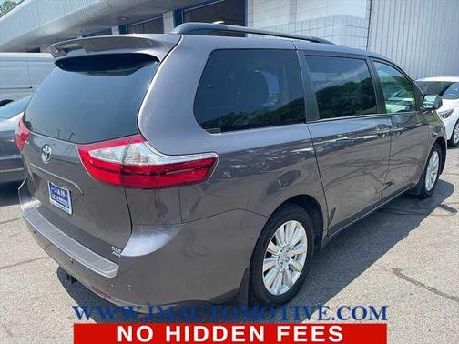 2017 Toyota Sienna XLE