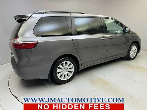 2017 Toyota Sienna XLE