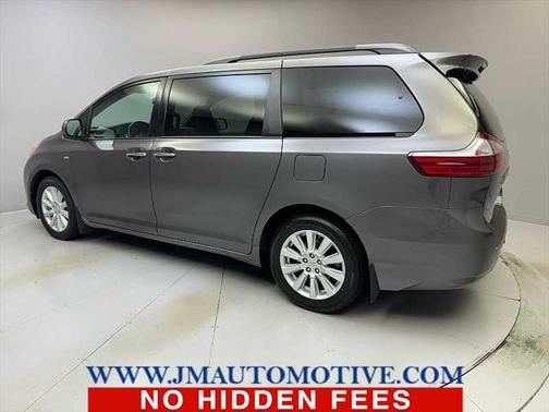 2017 Toyota Sienna XLE
