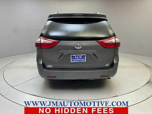 2017 Toyota Sienna XLE