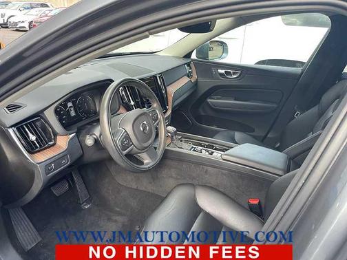 2021 Volvo XC60 T5 Momentum