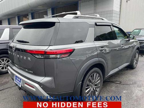 2022 Nissan Pathfinder SL 4WD