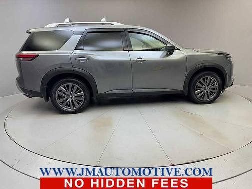 2022 Nissan Pathfinder SL 4WD