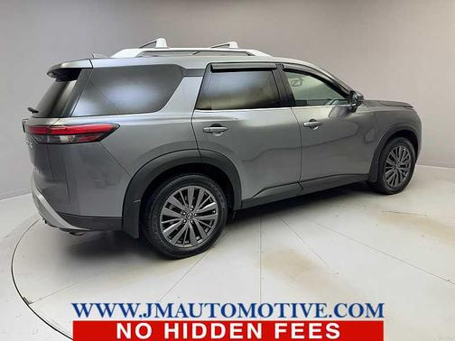 2022 Nissan Pathfinder SL 4WD