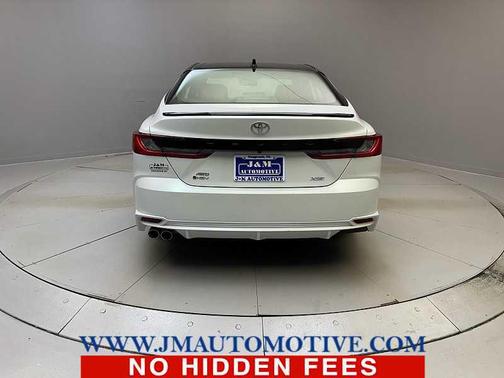 Wind Chill Pearl/Midnight Black Metallic 2025 Toyota Camry XSE