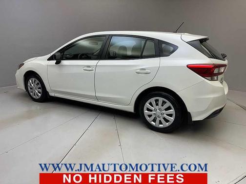 Crystal White Pearl 2019 Subaru Impreza 2.0i