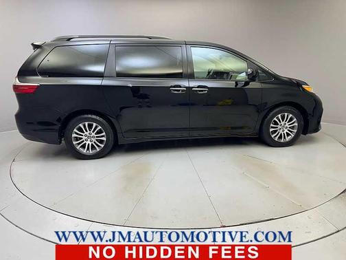 2020 Toyota Sienna XLE
