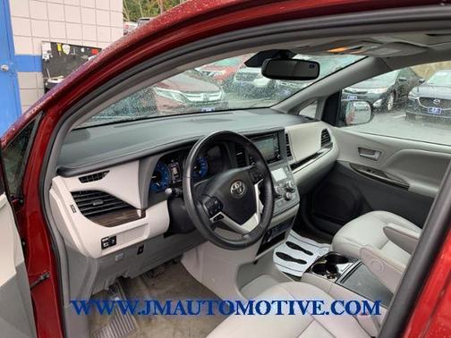 2018 Toyota Sienna XLE