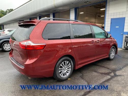 2018 Toyota Sienna XLE