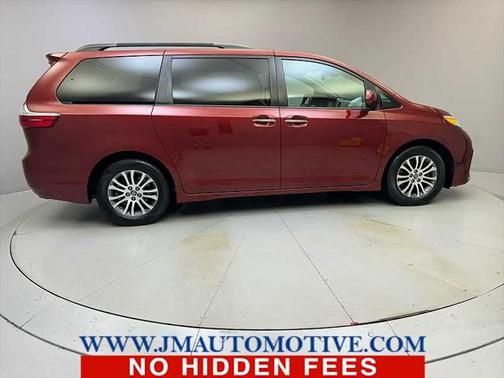 2018 Toyota Sienna XLE