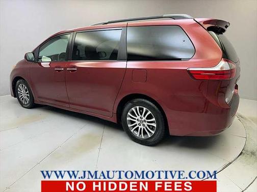 2018 Toyota Sienna XLE