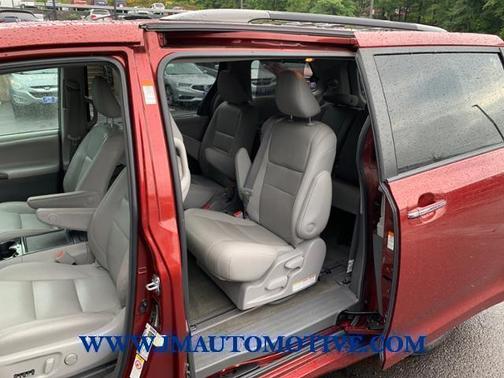 2018 Toyota Sienna XLE