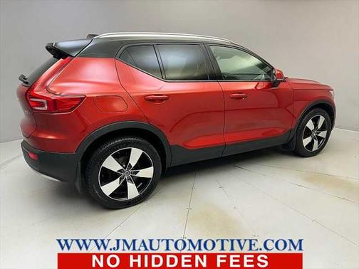 2019 Volvo XC40 T5 Momentum