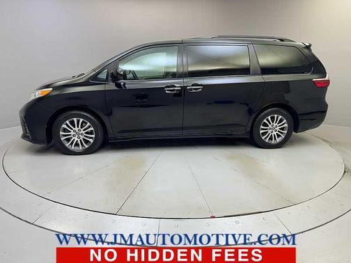 2020 Toyota Sienna XLE