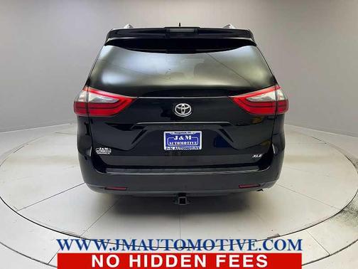 2020 Toyota Sienna XLE