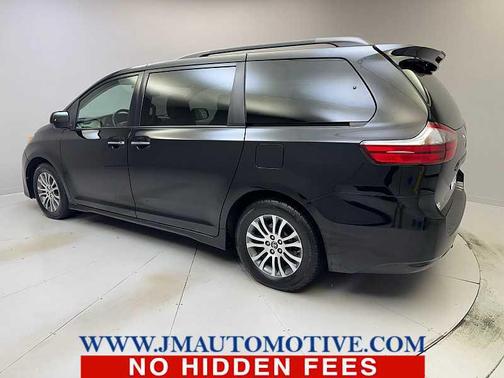 2020 Toyota Sienna XLE