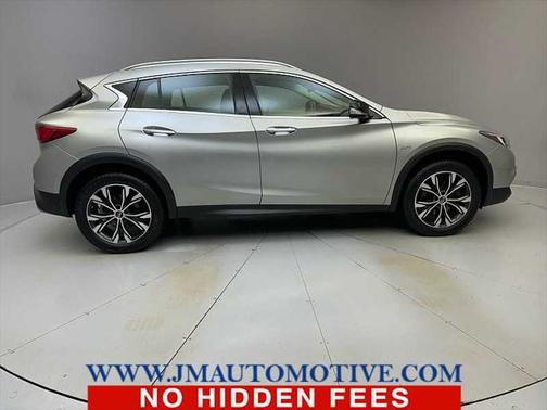 2018 INFINITI QX30 Luxury