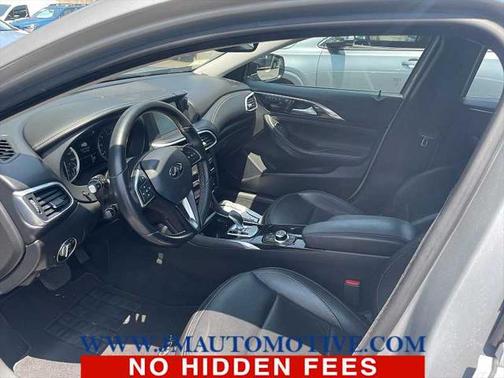 2018 INFINITI QX30 Luxury
