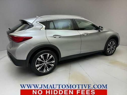 2018 INFINITI QX30 Luxury