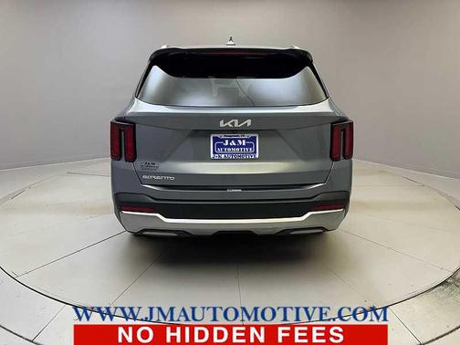 Everlasting Silver 2024 Kia Sorento S