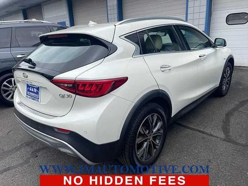 2017 INFINITI QX30 Premium