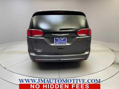 2018 Chrysler Pacifica Touring-L