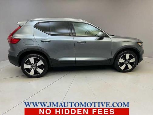 2019 Volvo XC40 T5 Momentum
