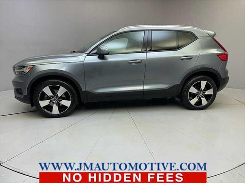 2019 Volvo XC40 T5 Momentum
