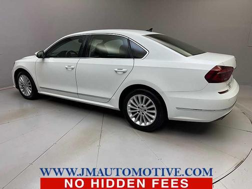 Pure White 2017 Volkswagen Passat 1.8T SE w/Technology