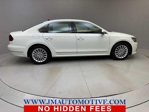 Pure White 2017 Volkswagen Passat 1.8T SE w/Technology