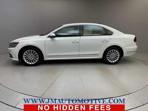 Pure White 2017 Volkswagen Passat 1.8T SE w/Technology