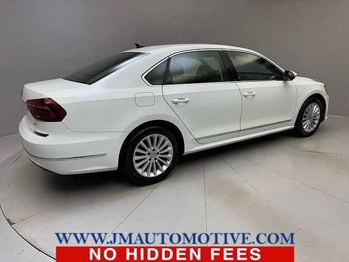 Pure White 2017 Volkswagen Passat 1.8T SE w/Technology