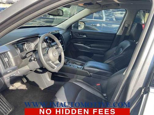 2022 Nissan Pathfinder SL 4WD