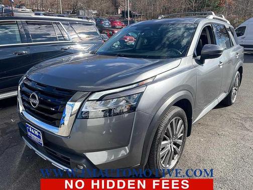 2022 Nissan Pathfinder SL 4WD