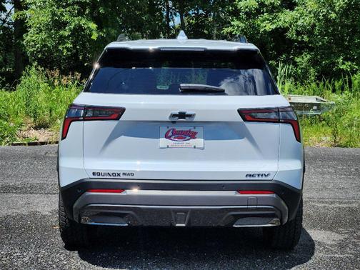 Polar White Tricoat 2026 Chevrolet Equinox AWD ACTIV