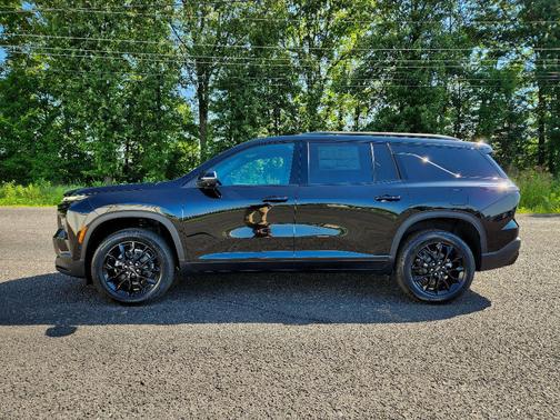 Mosaic Black Metallic 2025 Chevrolet Traverse LT