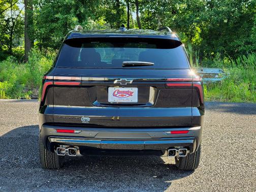 Mosaic Black Metallic 2025 Chevrolet Traverse LT