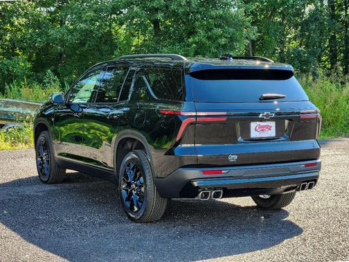 Mosaic Black Metallic 2025 Chevrolet Traverse LT