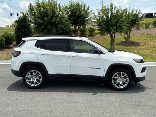 2022 Jeep Compass Latitude Lux