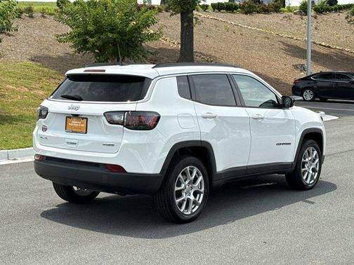 2022 Jeep Compass Latitude Lux