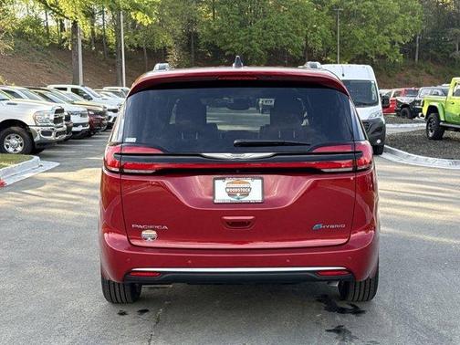 2025 Chrysler Pacifica Hybrid Pinnacle