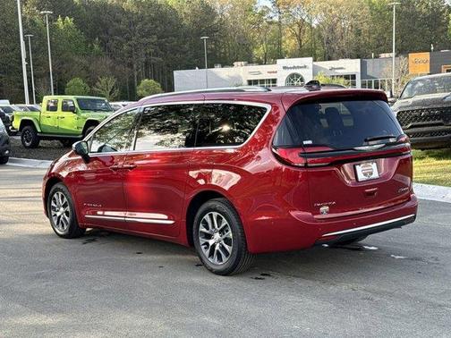 2025 Chrysler Pacifica Hybrid Pinnacle