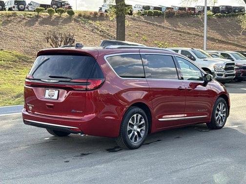 2025 Chrysler Pacifica Hybrid Pinnacle