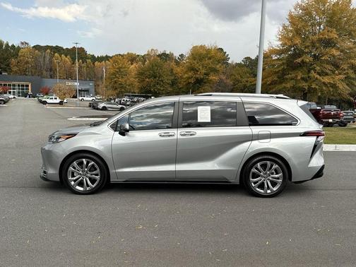 2023 Toyota Sienna Platinum 7 passenger