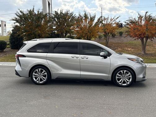 2023 Toyota Sienna Platinum 7 passenger