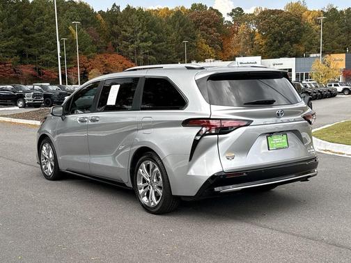 2023 Toyota Sienna Platinum 7 passenger
