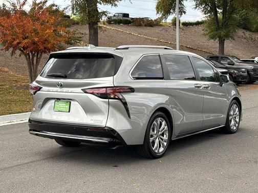 2023 Toyota Sienna Platinum 7 passenger