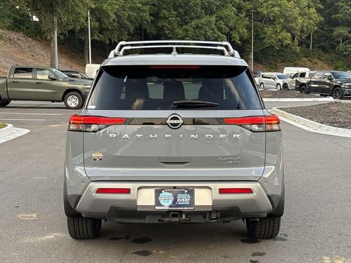 2022 Nissan Pathfinder Platinum