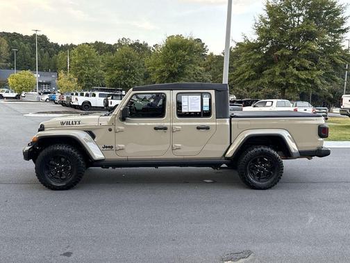2022 Jeep Gladiator Sport