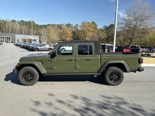 2021 Jeep Gladiator Sport